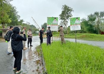 Masih Banyak APK Terpasang di Zona Terlarang, Bawaslu Tanjungpinang Lakukan Penertiban