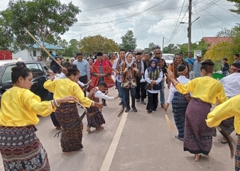 Jalan Aspal Baru: Ungkapan Terima Kasih Warga Jalan Nusantara untuk Rahma dan Cen Sui Lan