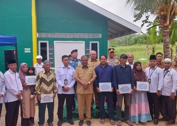 Resmikan 6 Unit Rumah, Aunur Berharap Program Ini Berlanjut Penuhi Kebutuhan Perumahan Warga Miskin