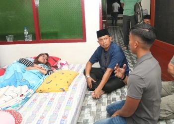 Besuk Staf KPU yang Sakit, Danlanud RHF Beri Semangat dan Motivasi