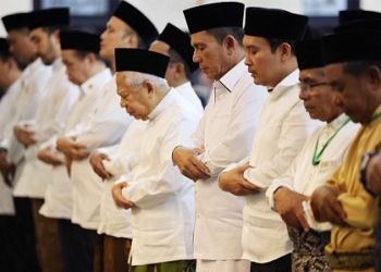 Wapres dan Gubernur Terawih di Masjid Al-Uswah, Ma’ruf Jelaskan Hikmah, Maslahat dan Manfaat Syariat