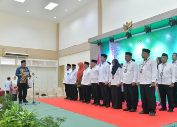 Lantik PPIH Embarkasi Batam, Ansar Tekankan Tiga Hal untuk Petugas Penyelenggara Ibadah Haji