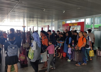 Suasana Pelabuhan SBP Tanjungpinang saat Libur Panjang Akhir Pekan Terus Dipadati Penumpang Kapal