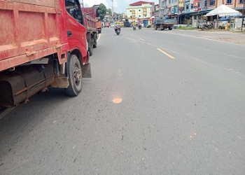 Bertambah Parah, Antrean Solar Mengular dari SPBU sampai Kedai Kopi Batu 10