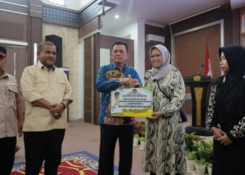 Korban Bencana Puting Beliung di Karimun Terima Bantuan Dana dari Pemprov Kepri dan Pemkab