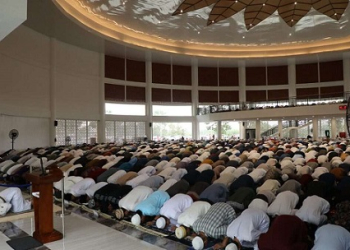 Masyarakat Batam Memadati Gedung Masjid Tanjak Mengikuti Rangkaian Kegiatan Sholat Idul Adha