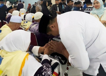 Kepulangan Rombonganm Jemaah Haji Asal Bintan Disambut Bupti Roby