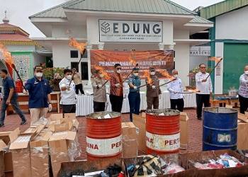 Kejari Karimun Musnahkan Barang Bukti dari 47 Kasus Senilai Rp2 Miliar