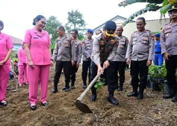 Sambut HUT Bhayangkara, Polresta Tanjungpinang Tanam 1200 Bibit Tanaman Hortikultura