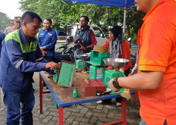 Disdagin Tanjungpinang Lakukan Tera Ulang Timbangan Pedagang Pasar Bincen Tanjungpinang