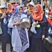 Disebut Wako Dandang Kuali, Para Emak-emak Sambut Rahma-Rizha Pakai Peralatan Masak