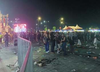 DLH Terjunkan 25 Petugas Bersihkan Sampah Berserakan di Konser Gebyar Merah Putih