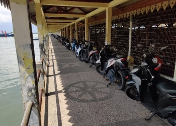 Larangan Parkir Tak Diindahkan, Para Penambang Pompong Ikut Mendisiplinkan Area