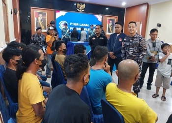 Lanal Karimun Amankan Belasan PMI Ilegal dari Malaysia