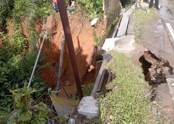 Cuaca Buruk, Drainase di Simpang Kota Piring Ambruk
