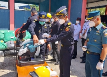 BC Kepri dan Karimun Musnahkan BB iPhone