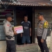 Polsek Tebing Bagi Paket Nataru Door to Door ke Warga yang Kurang Mampu
