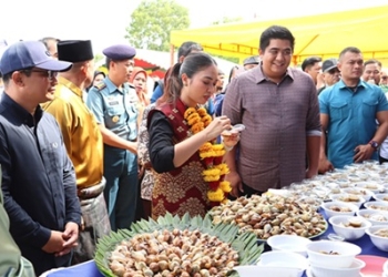 Nikmati Durian Daun, Wamenpar Ni Luh Puspa Puji Kelezatan Sambal Gonggong Bintan