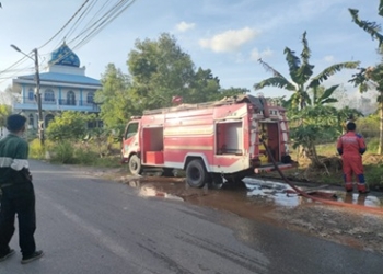 Lahan Kosong di Permukiman Padat Batu 9 Terbakar, Warga Sempat Panik