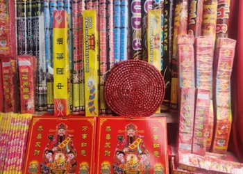 Budaya Menyambut Imlek, Petasan Gantung Jadi Tradisi Unik Warga Tionghoa