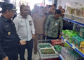 Wabup Resmikan Kedai Pangan TPID Mak Cik Karimun