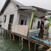 Rumah Panggung Kelurahan Kemboja Ambruk, Korban Ibu Hamil Dibawa ke Puskemas