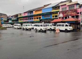 Angkot Jadi Tranportasi Umum yang Masih Bertahan di Tengah Sepinya Penumpang
