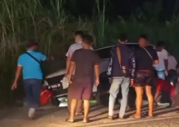 Mobil Meluncur ke Parit Akibat Lupa Tarik Rem Tangan