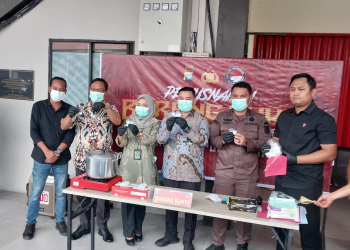 Perempuan Pengedar Narkoba di Karimun Ditangkap, Polisi Sita 80 Paket Sabu