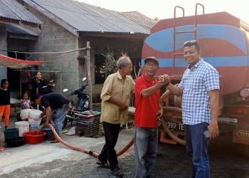 Tanpa Mengenal Waktu & Lelah, Terus Menyuplai Air Bersih Untuk Masyarakat