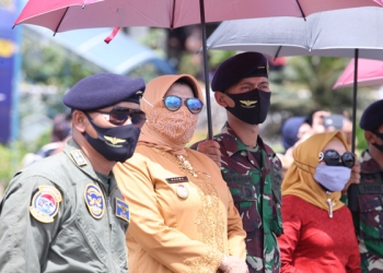 Rajawali Flight Unjuk Aksi di Langit Tanjungpinang