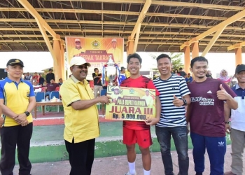 Bupati Karimun Tutup Turnamen Sepak Takrau