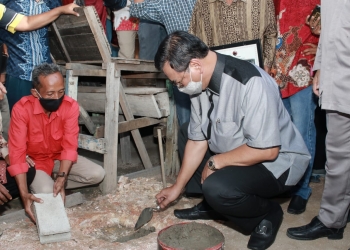 PDI-P Menyelenggarakan Peningkatan Kualitas Perumahan Rehab Puluhan Rumah di Karimun