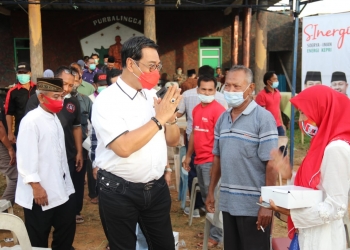 Soerya Menikmati Hidangan Hasil Pertanian Pondok Tani Tembesi Saat Kunjungan
