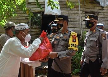 Bakti Sosial Semangat Kepedulian Polres Tanjungpinang Terhadap Masyarakat Kurang Mampu