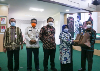Solidaritas Keluarga Besar Pemko Tanjungpinang Bantu Pegawai yang Positif Corona