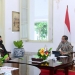 Terima Kunjungan Menlu Selandia Baru, Presiden Hadiahkan Tas Noken Papua