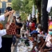 Saat Presiden Jokowi dan Rombongan Berbelanja di Pasar Noken Taman Imbi Jayapura