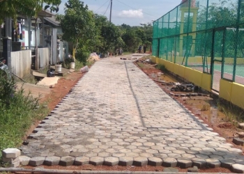 Penantian 10 Tahun, Lewat Mediasi Walikota Akhirnya Warga Perumahan Bandara Asri dapat Paving Block