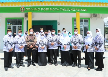 Peresmian Gedung PGRI, Suami Walikota akan Bantu Furniture Kantor