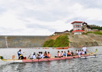 Saat Presiden Dayung Perahu Naga Bersama Para Menteri