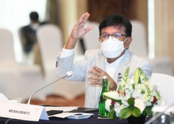 Potensial Jadi Titik Penghubung Dunia, Menteri Johnny: Optimalkan Trafik dan Utilisasi Fiber Optik Indonesia