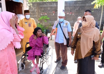Sejak Kecil Tak Bisa Jalan Dibantu Kursi Roda, Wako Rahma Minta Tenaga Medis Lakukan Penanganan