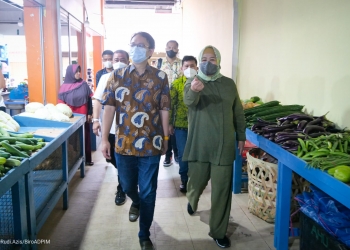 Pastikan Ketersediaan Stok dan Harga Terkendali, Wamendag RI Bersama Wagub Kepri Tinjau Pasar Batam