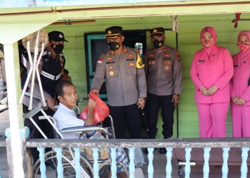 Pererat Kekeluargaan Polri & Masyarakat Jelang Lebaran, Polres Anambas Berbagi Sembako