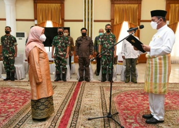 Kepri Zero Stunting Jadi Target dan Tolok Ukur, Gubernur Kukuhkan Rohina sebagai Kepala Perwakilan BKKB Kepri