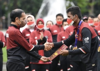 Presiden Serahkan Bonus Bagi Atlet Peraih Medali SEA Games Ke-31 Vietnam