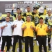 Road Race Kelas Bebek 150 CC di Sirkuit Non Permanen Dompak, Ansar Serahkan Plakat Piala