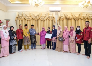 Berkomitmen Memenuhi Perlindungan Hak Anak, Kembali Wako Rahma Terima Piala KLA