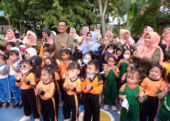 Hari Anak Nasional, Terlihat Keceriaan Walikota Rahma Senam Bersama PAUD